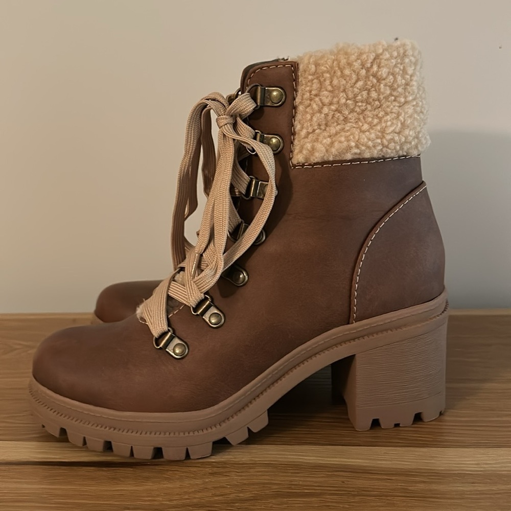 NWOT Fur Lined Leather Brown Heeled Chunky Platform Booties - Picture 4 of 6